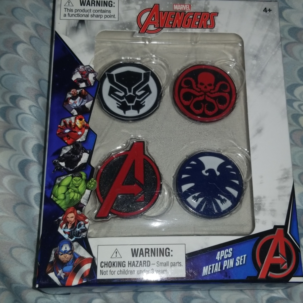 nib avengers 4pc pin box set